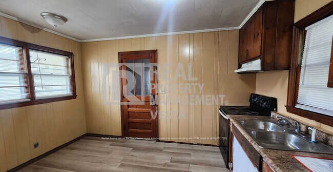 Building Photo - 2804 Skyline Dr
