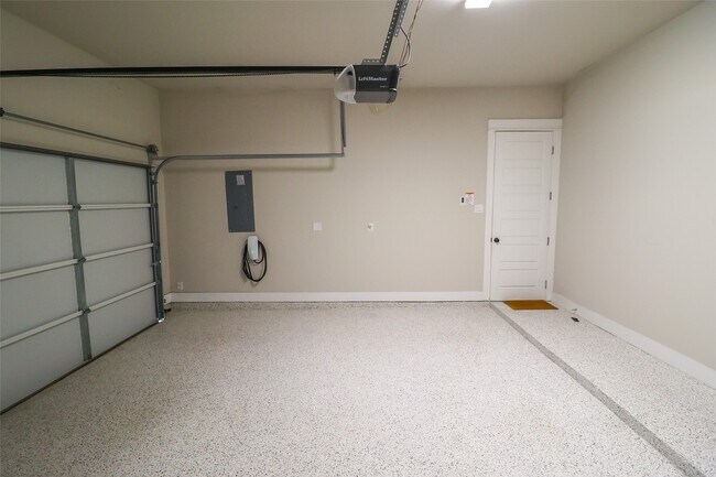 Building Photo - 5213 Pinemont Creek Ln