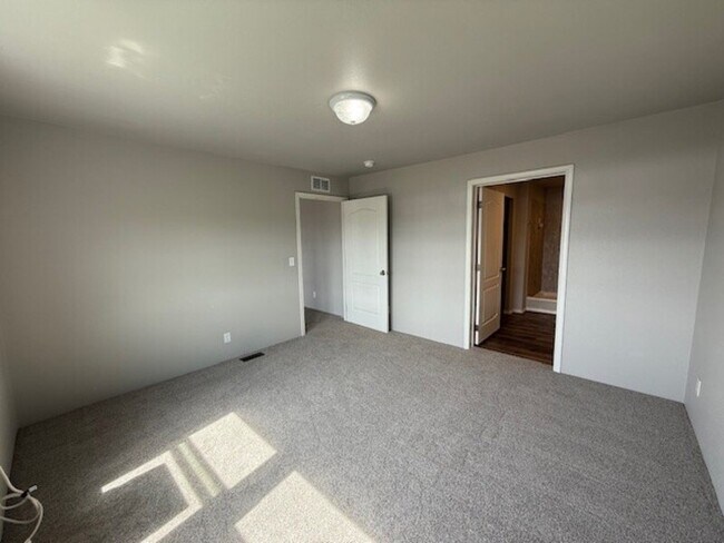 Building Photo - 8446 Sunrise Way