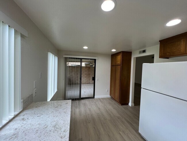 Building Photo - Updated 2 bed / 2 bath Home in Leisure Village