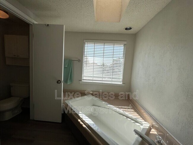 Building Photo - 2137 Goodrich Dr