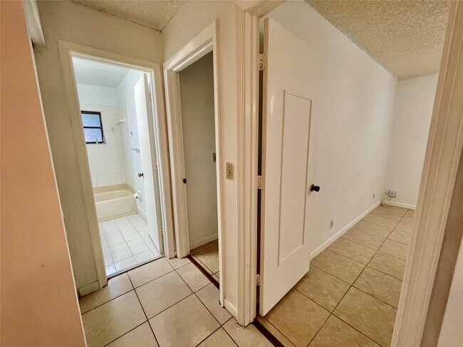 Building Photo - 9133 NW 48th St