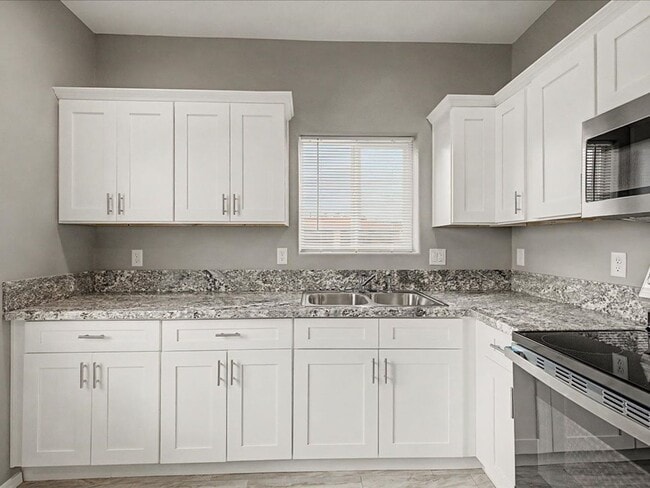 Building Photo - PRICE REDUCTION!  $500 OFF FIRST FULL MONTH'S RENT!