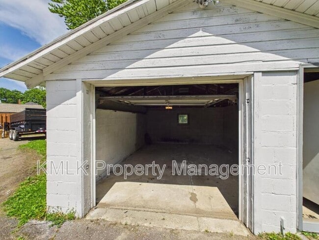 Building Photo - 2899 Northland St