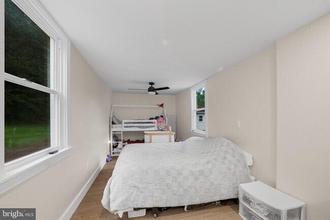Building Photo - 75 Dreamland Park Dr
