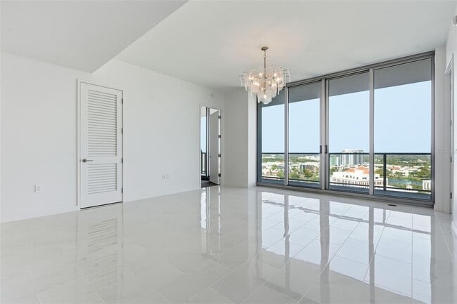 Building Photo - 400 Central Ave