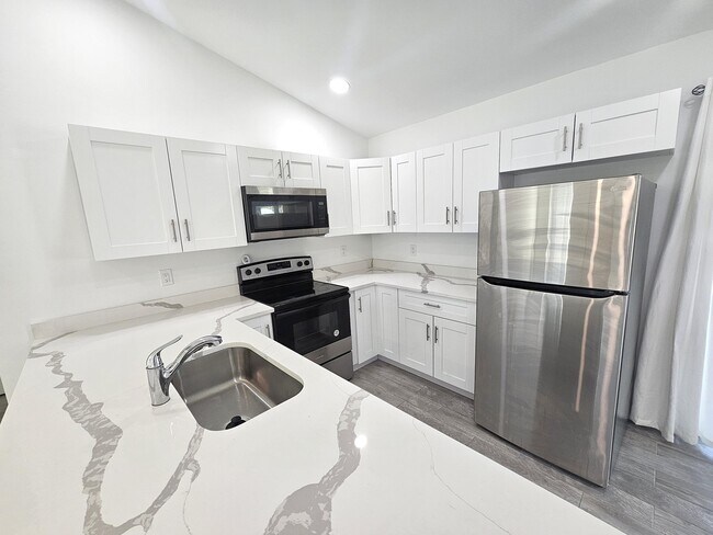 Building Photo - 2447 NW 5th St