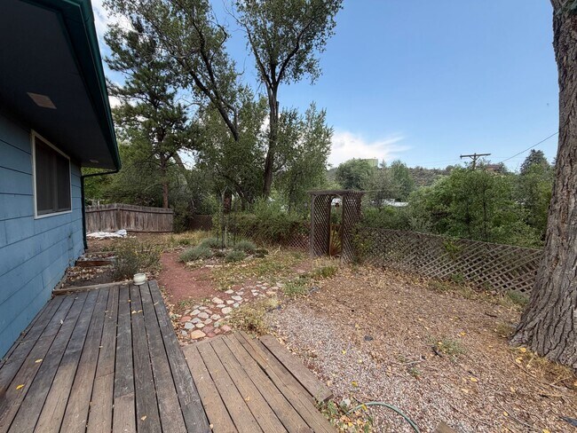 Building Photo - 2708 Delwood Ave
