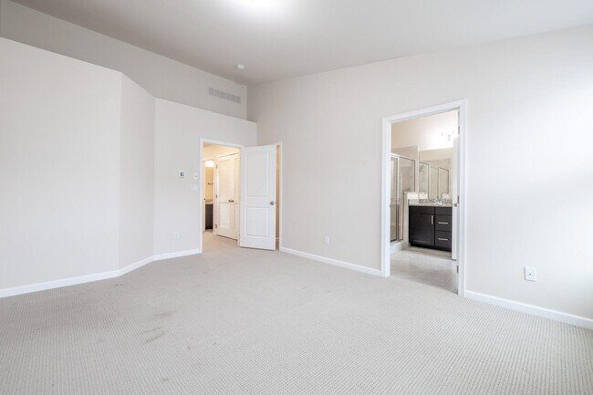 Building Photo - 2715 S Spurway Dr