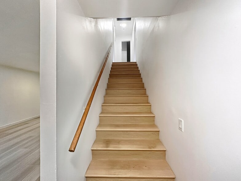 Stairway - 727 E Tujunga Ave