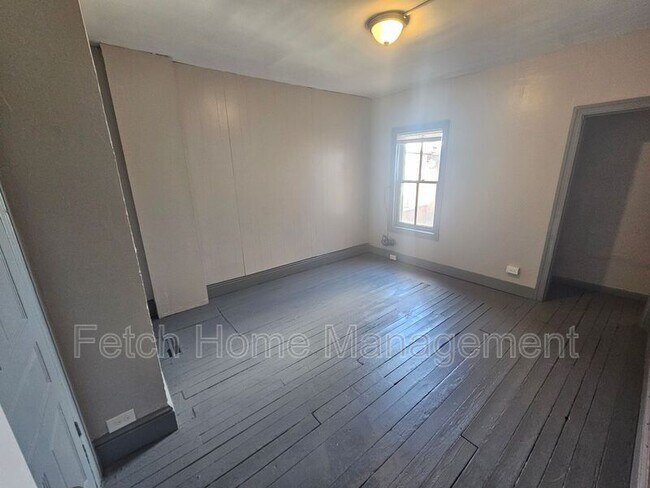 Building Photo - 909 E Princess St