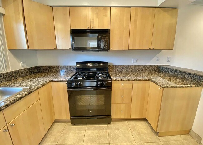 Building Photo - 5302 Comercio Ln