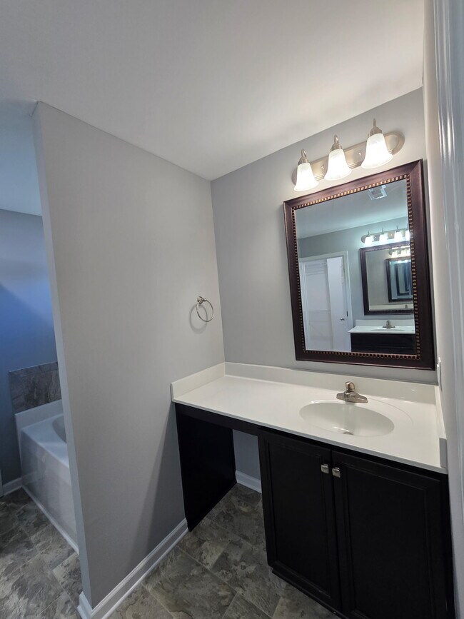Building Photo - 1601 Mount Rainer Dr