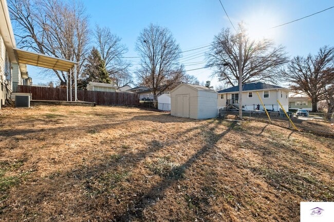 Building Photo - AVAILABLE NOW!