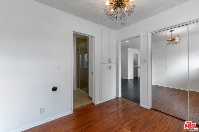 Building Photo - 927 N Edinburgh Ave