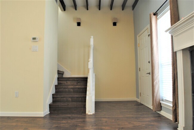 Building Photo - 3300 Bellefontaine St