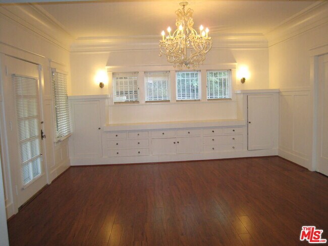Building Photo - 153 S Gramercy Pl