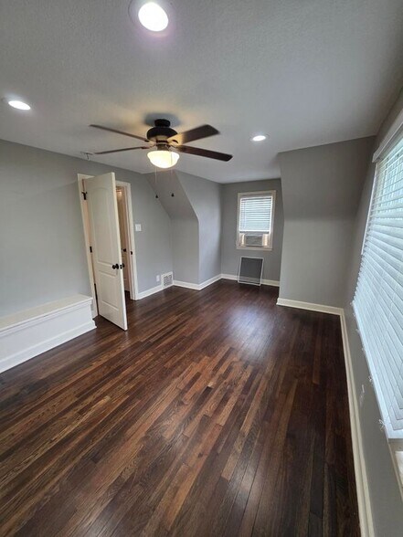 Building Photo - 10826 E Ayers Ave