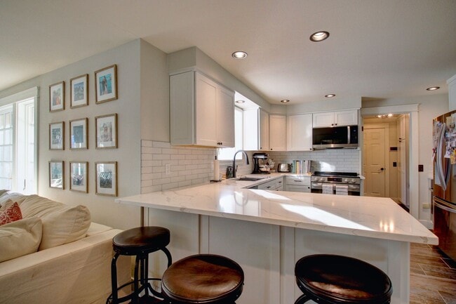 Building Photo - 3 Bedroom, 2.5 Home. Available NOW!!!!