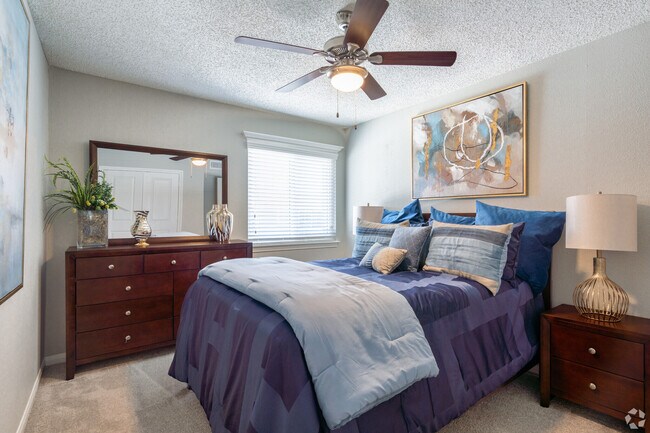 Building Photo - $599 first month's rent!