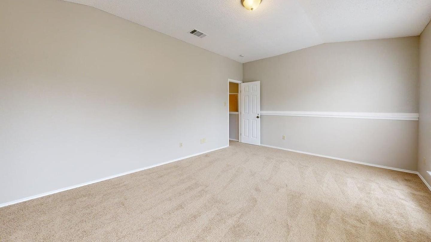 Building Photo - 406 Oakcrest Dr