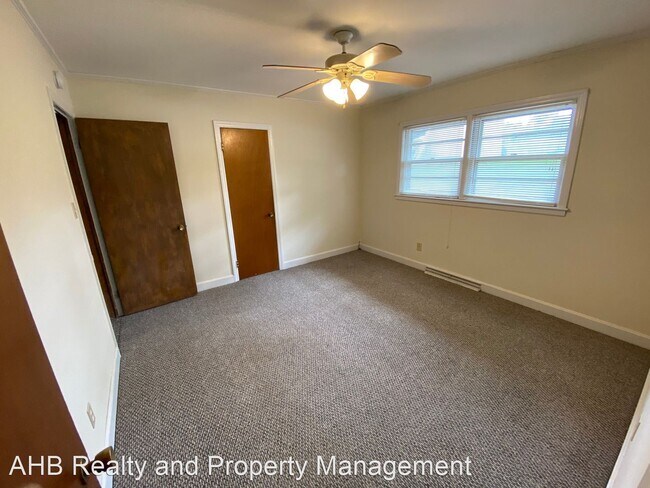 Building Photo - 3 br, 2 bath House - 209 Meadowbrook Dr.