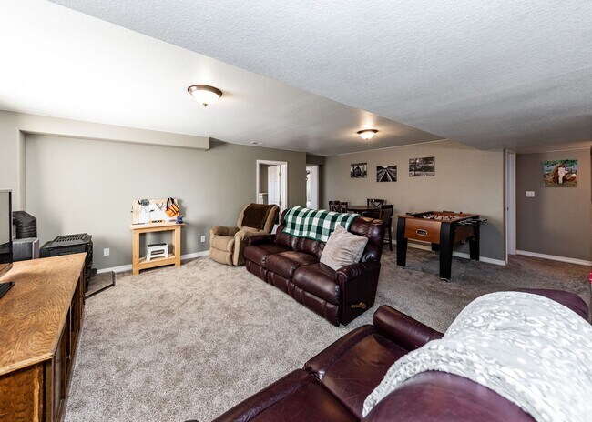 Building Photo - Fabulous 6 bedroom + office D20 Home with ...