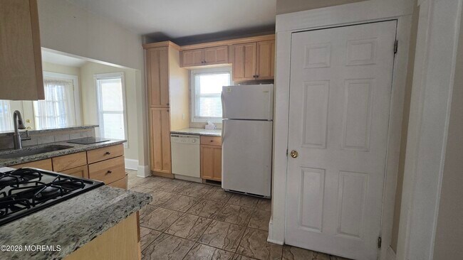 Building Photo - 16 Colfax St