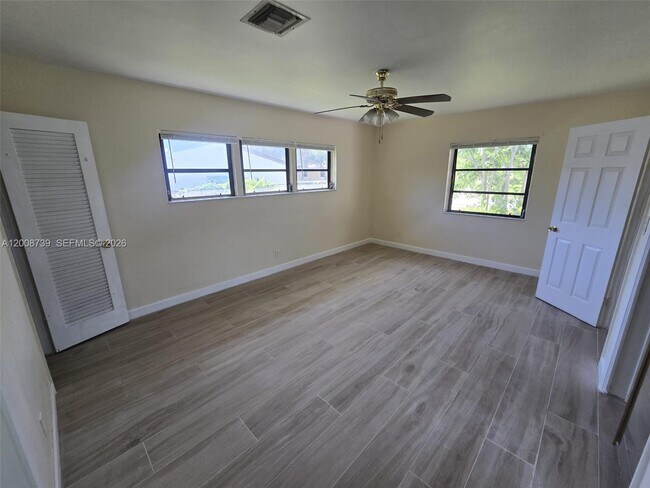 Building Photo - 2511 Plunkett St