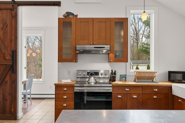 Building Photo - Year-round 3-Bedroom Home in Rockport