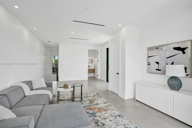 Building Photo - 1825 NE 26th Ave