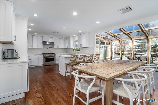 Building Photo - 58 Davenport Dr