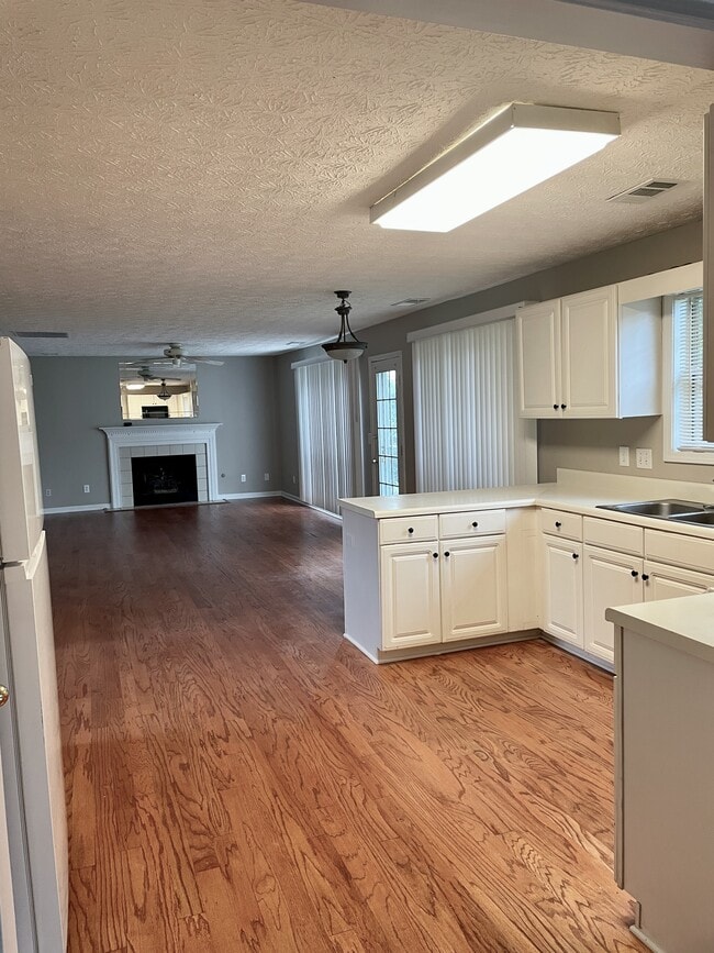 Building Photo - 2452 Insdale Trce NW