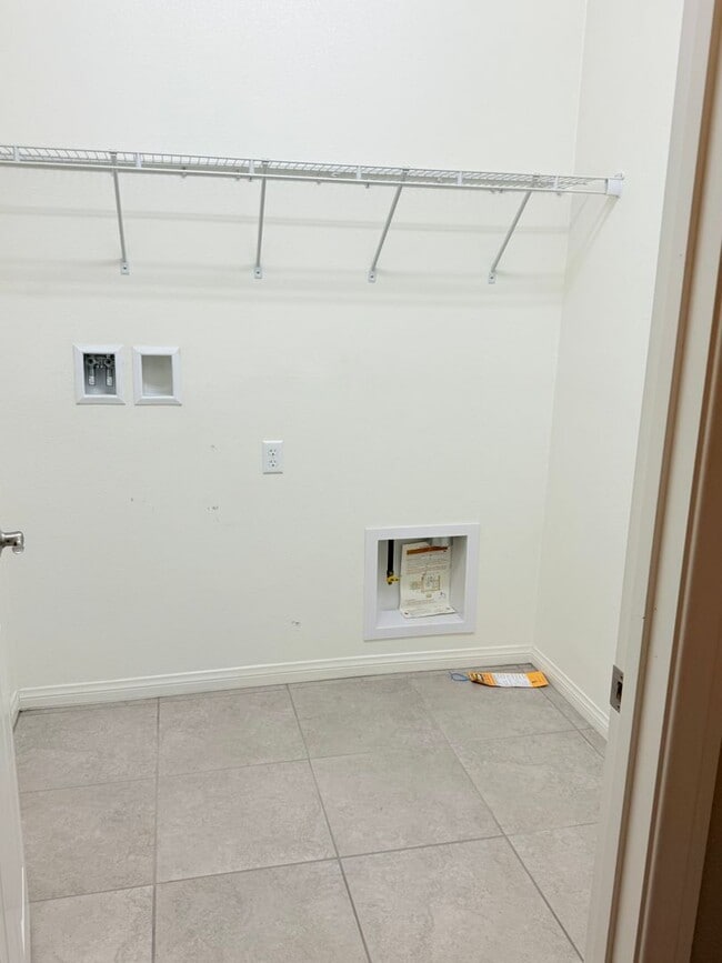 Building Photo - Single Story 4 Bedroom Solar home for rent