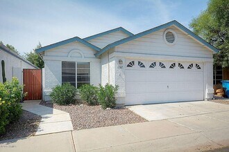 Building Photo - CLEAN AND READY TO RENT