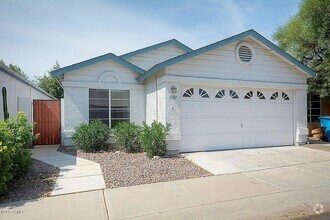 Building Photo - CLEAN AND READY TO RENT