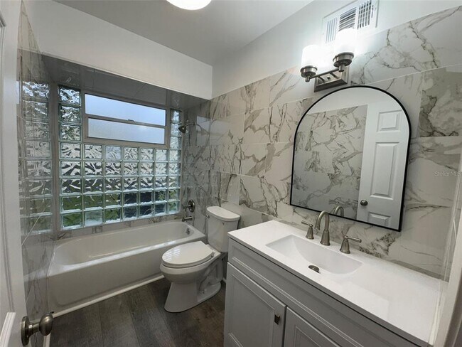 Building Photo - 116 Myakka Dr