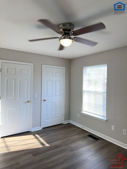 Building Photo - 3947 Webb Oaks Ct