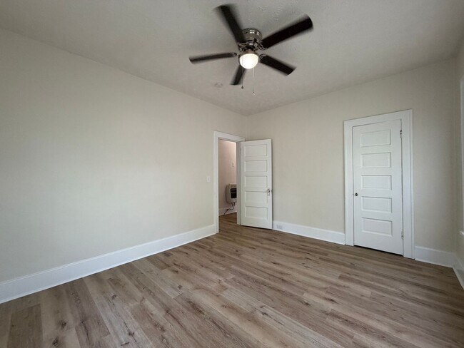 Building Photo - 918 Darlington Way SW