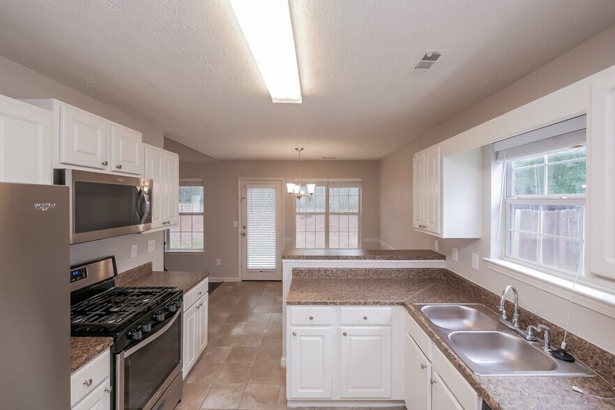 Building Photo - 204 Coldsprings Ct