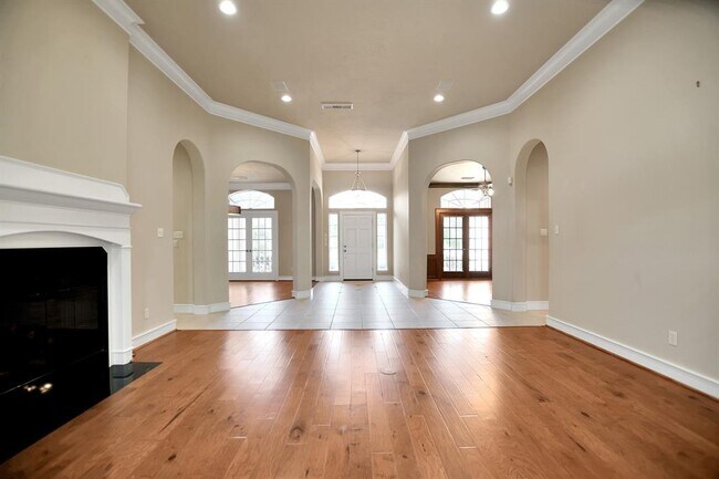 Building Photo - 6615 Butler Oaks Ct