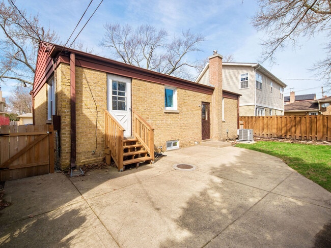 Building Photo - 8727 Hamlin Ave