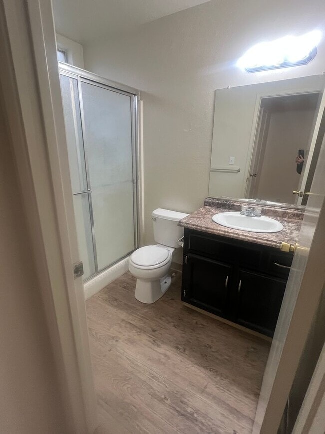 Building Photo - 1040 E Donna Dr