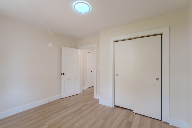 Building Photo - Remodeled 2 bedroom with off street parkin...