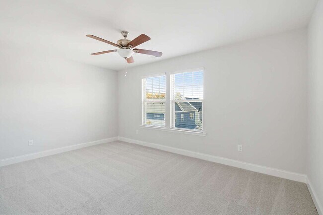 Building Photo - Welcome Home: Spacious 3-Bedroom Retreat i...