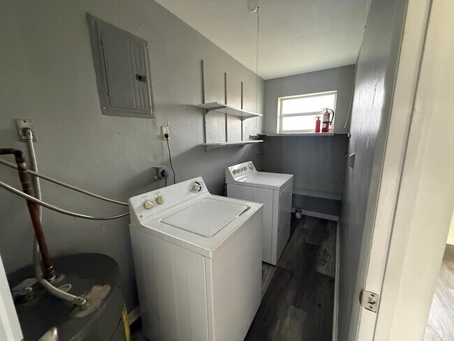 Building Photo - 4109 SW 24th St