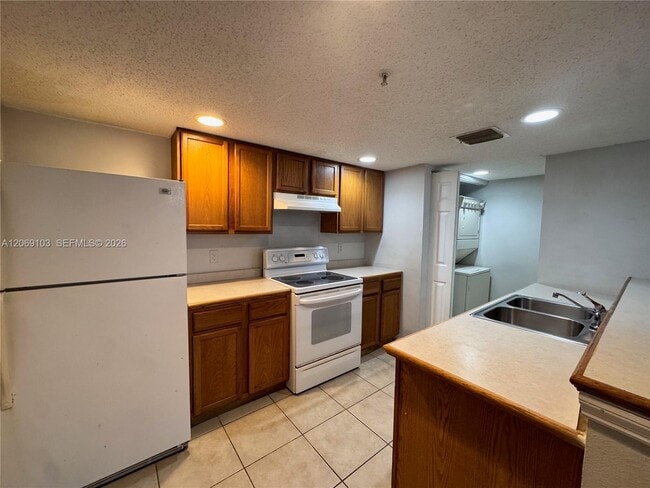 Building Photo - 9909 Westwood Dr
