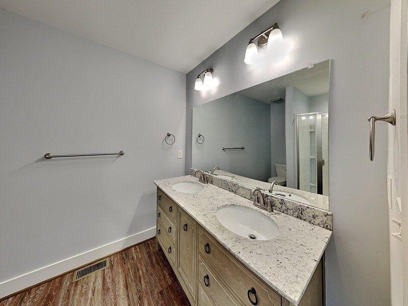 Building Photo - 5465 Red Valley Rd