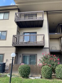 Building Photo - 135 Hicks Rd