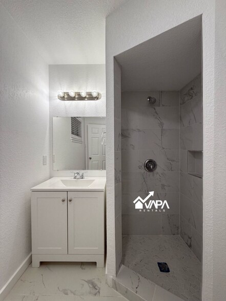 Building Photo - 4707 Dagmar Dr